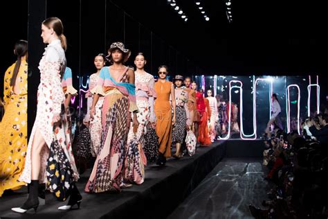  Bangkok Fashion Week 2019; en explosion av kreativitet och kontrovers som banade väg för Thailands nya modeikon