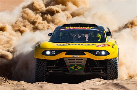 Dakar Rally 2019: En brasiliansk förare bryter barriärer och gör historia i ökenens hjärta.