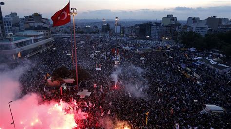  Gezi Park Protesterna: En Ljudstark Röst Mot Urban Förändring Och Politisk Auktoritet